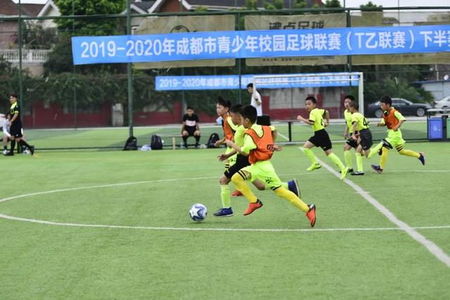 国足新增多名年轻球员参加新一期集训